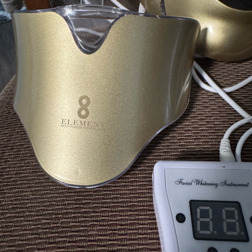 LED Light Therapy Face Mask - Picture 3 of 5